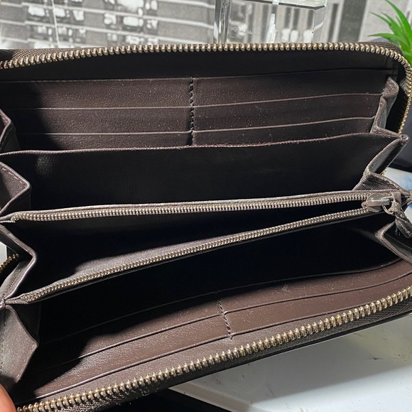 Gucci Brown and Gold Chain Wallet - Picture 8 of 16